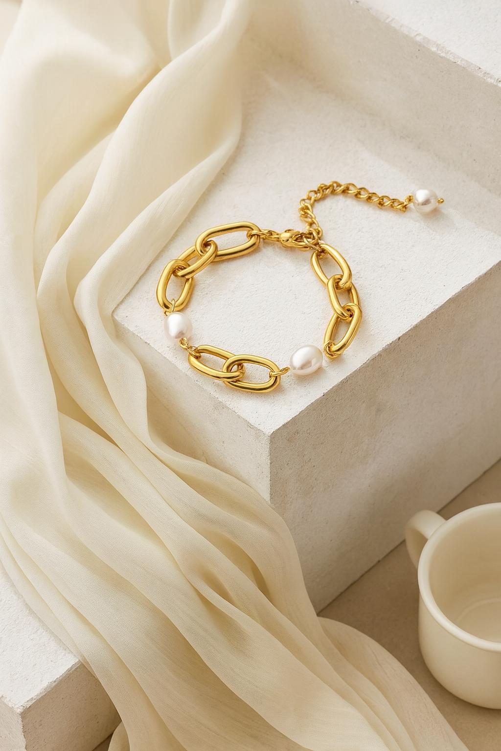 Aira Pearls Bracelet