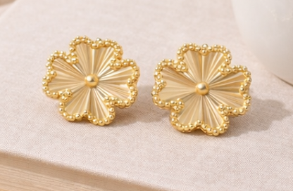 Ellie Studs