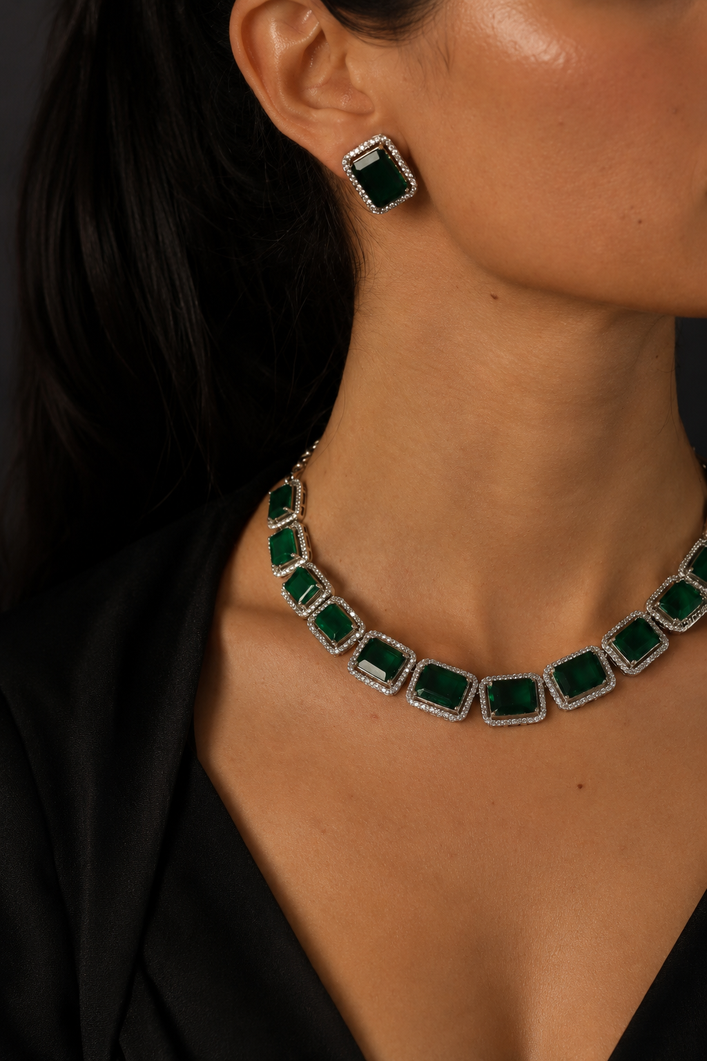 Maaia Set (Necklace with Earrings)
