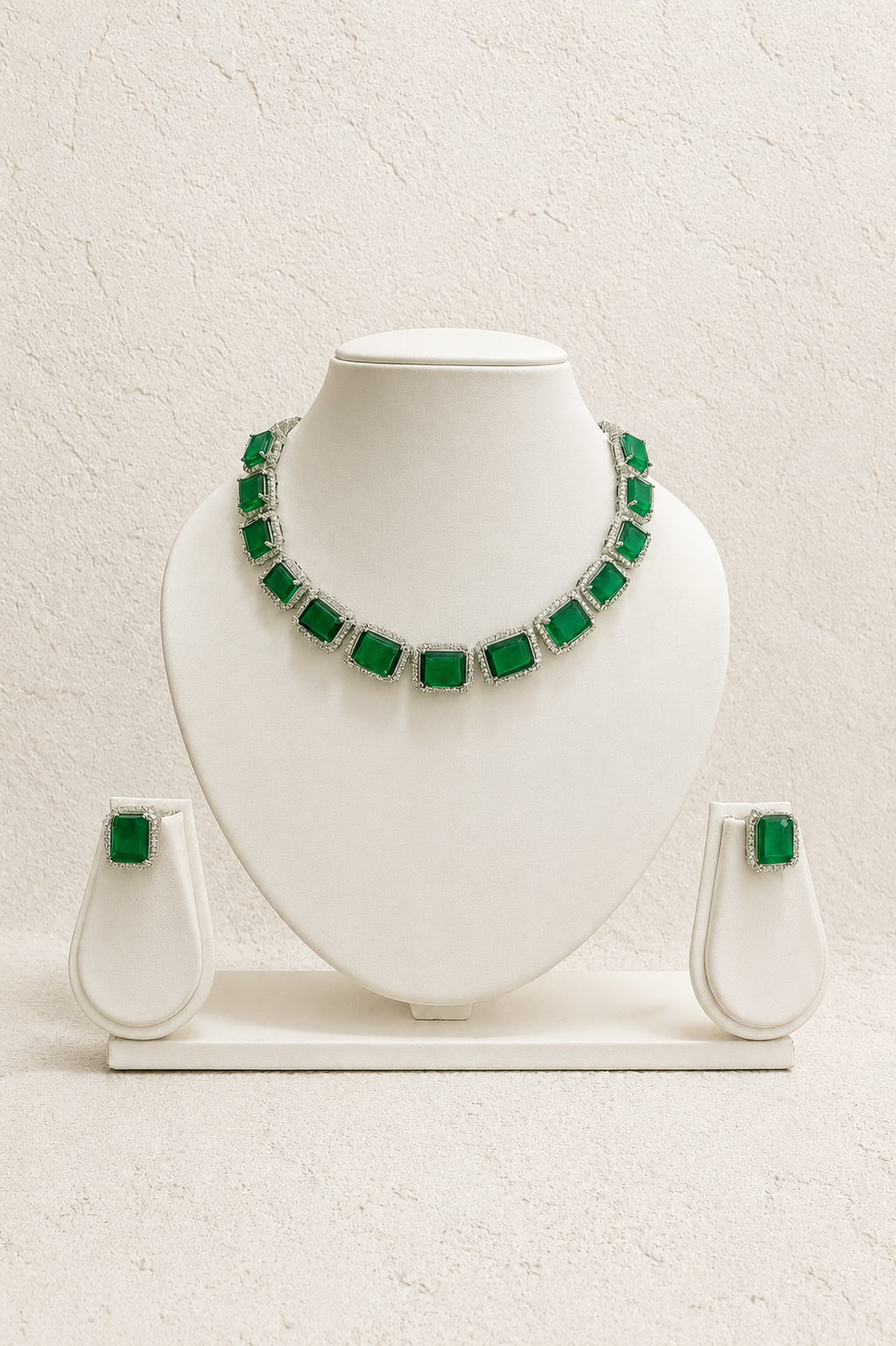 Maaia Set (Necklace with Earrings)
